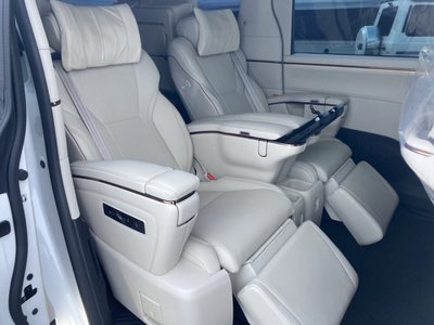 2025 Lexus LM 照片 12