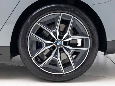 2025 BMW 5 SERIES 照片 6