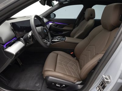 2025 BMW 5 SERIES 照片 10