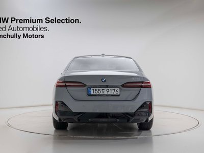 2025 BMW 5 SERIES 照片 2