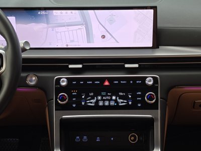 2024 Genesis GV80 thumbnail 14