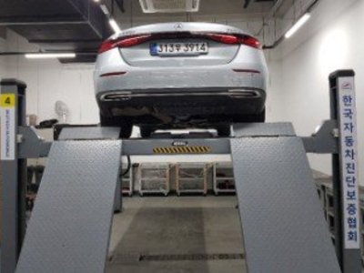 MERCEDES-BENZ E-CLASS - 2