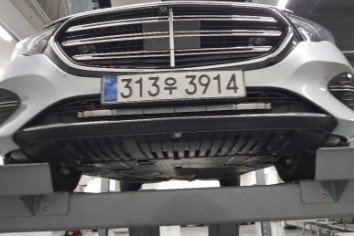 MERCEDES-BENZ E-CLASS - View 1