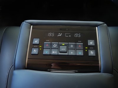 صورة مصغرة 30 لـ 2018 Lexus LX