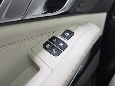 2025 BMW X7 thumbnail 30