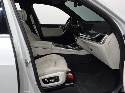 2025 BMW X7 thumbnail 16