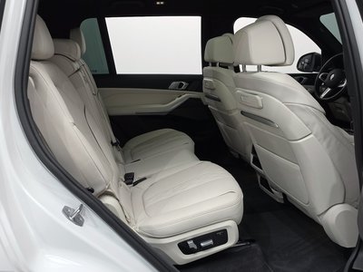 2025 BMW X7 thumbnail 17