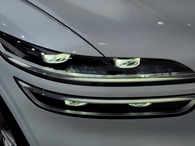 2022 Genesis GV70 photo 9