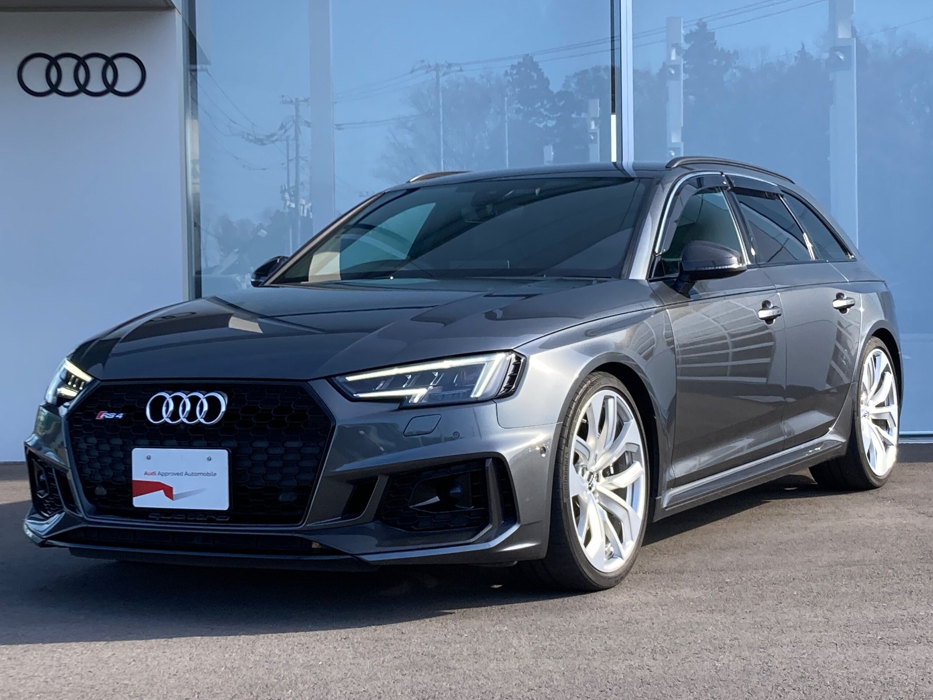 AUDI RS4 AVANT - View 1