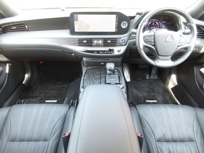 صورة 4 لـ 2021 Lexus LS