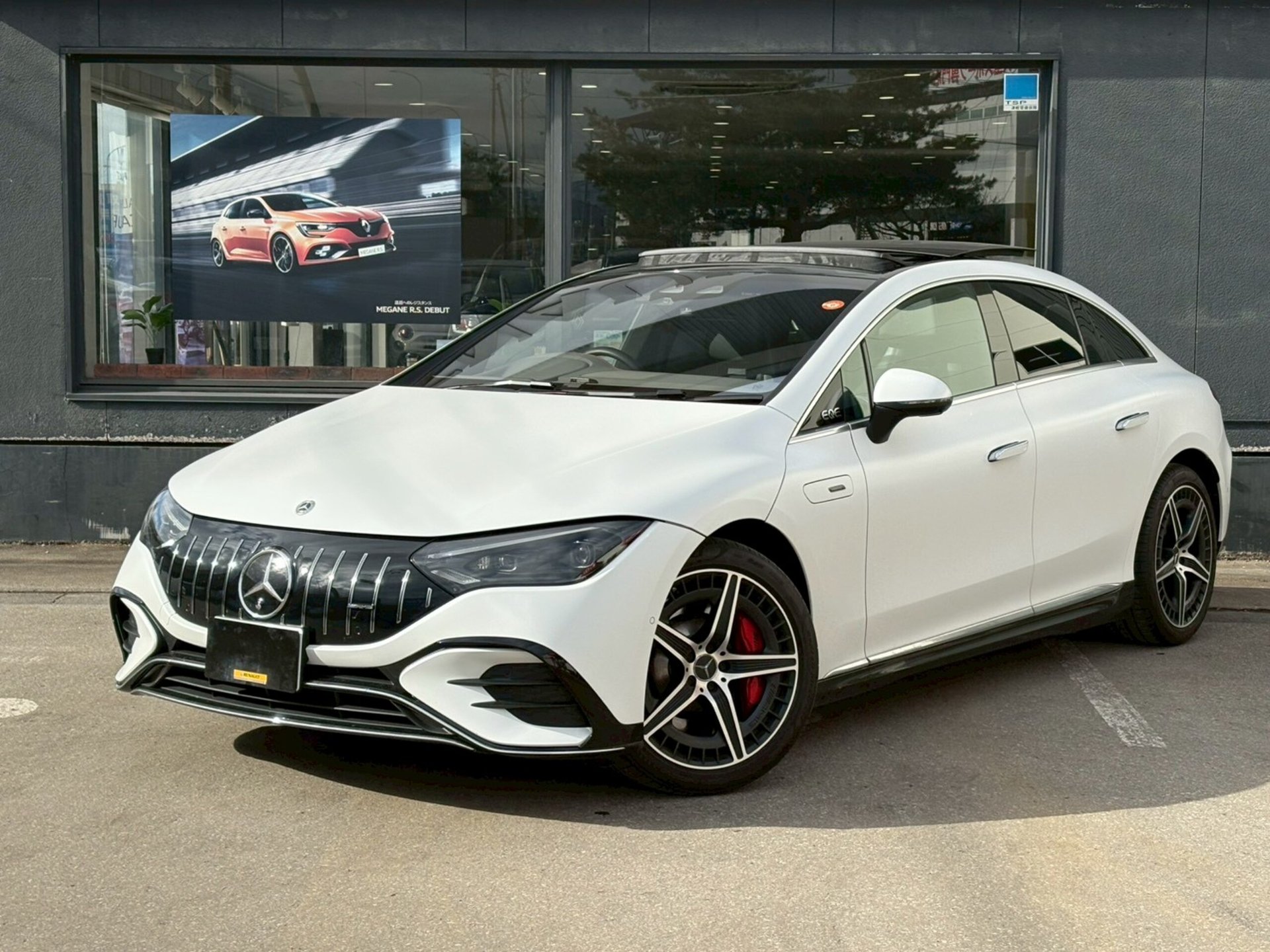 MERCEDES-BENZ EQE AMG - View 1