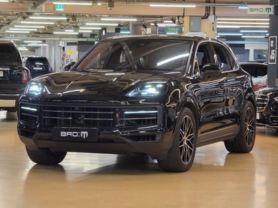 2024 Porsche CAYENNE photo 3