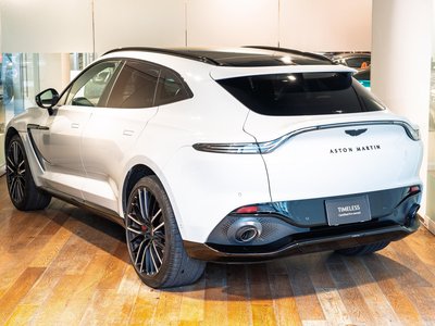 ASTON MARTIN DBX - 4