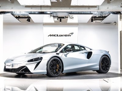 MCLAREN ARTURA