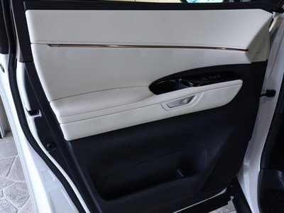 2024 Lexus LM — миниатюра 32