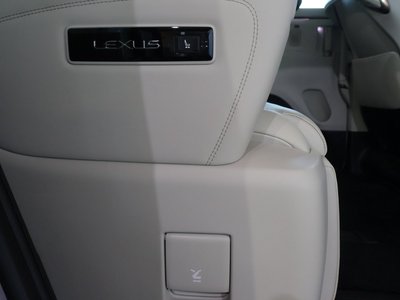 2024 Lexus LM — миниатюра 18