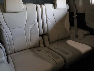 2024 Lexus LM — миниатюра 19