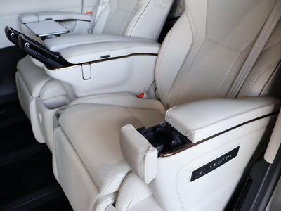 2024 Lexus LM — миниатюра 47
