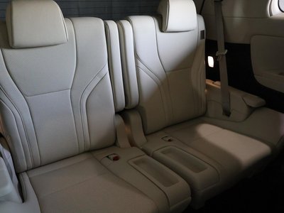 2024 Lexus LM — миниатюра 21