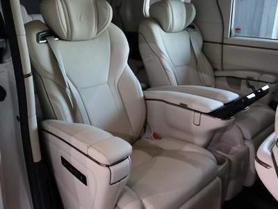 2024 Lexus LM — миниатюра 16
