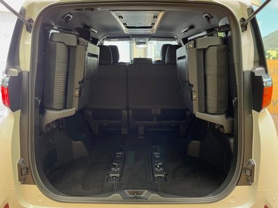 2025 Toyota ALPHARD — фото 10