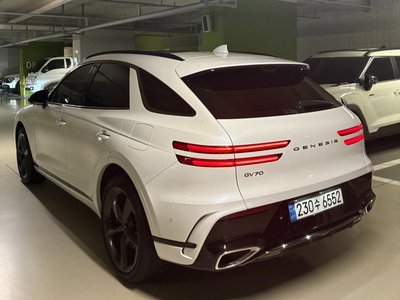 صورة 5 لـ 2024 Genesis GV70