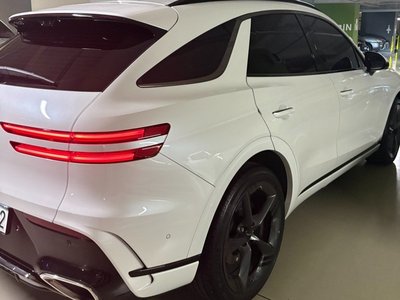 صورة 3 لـ 2024 Genesis GV70