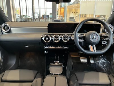 MERCEDES-BENZ CLA - 9