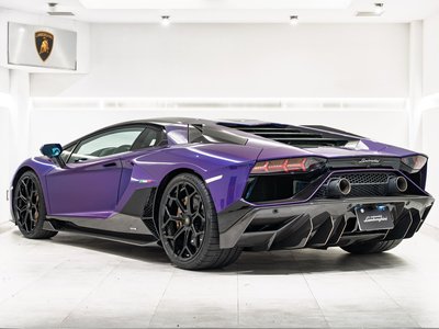 LAMBORGHINI AVENTADOR - 8