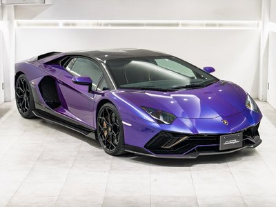 LAMBORGHINI AVENTADOR - 1