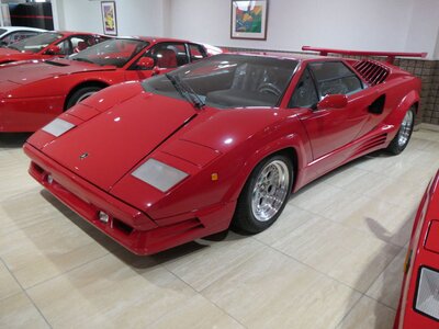 LAMBORGHINI COUNTACH