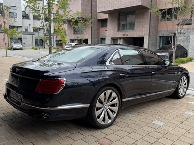 2021 Bentley FLYING SPUR photo 3