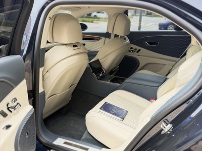 2021 Bentley FLYING SPUR photo 8