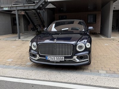 2021 Bentley FLYING SPUR photo 2