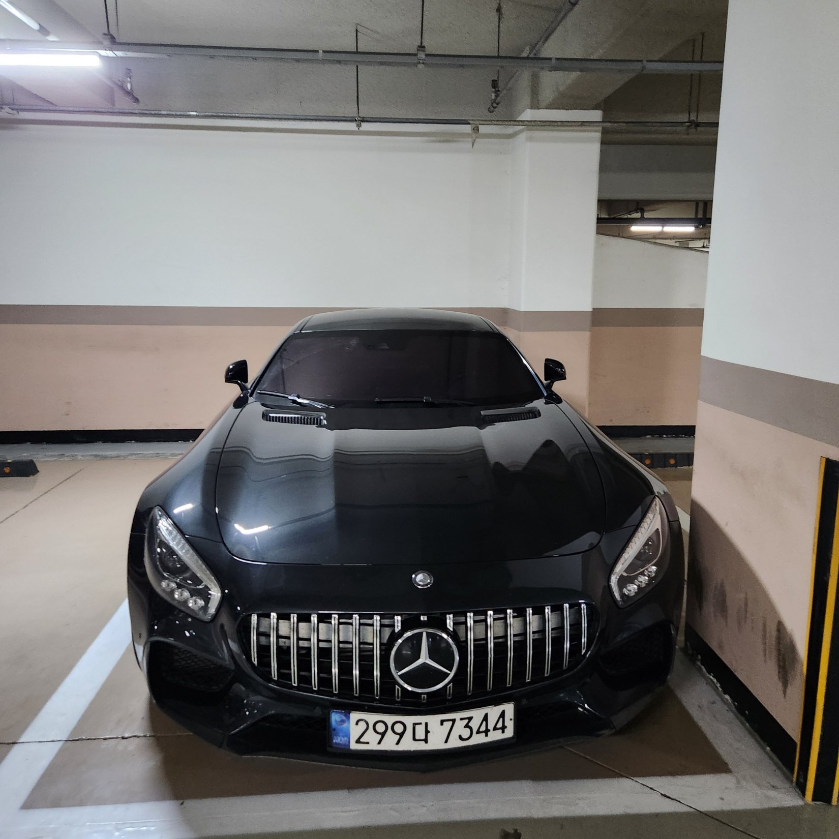 MERCEDES-BENZ GT AMG - View 1
