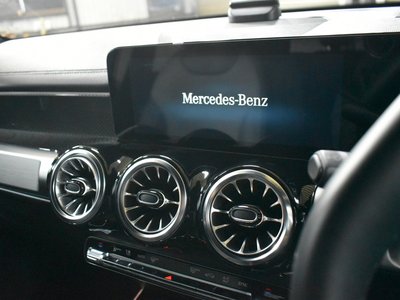MERCEDES-BENZ GLB - 9