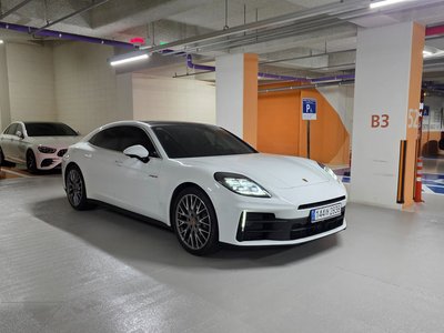 PORSCHE PANAMERA - 4