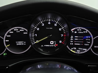 PORSCHE PANAMERA - 8