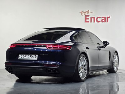 PORSCHE PANAMERA - 3