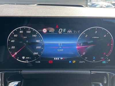 MERCEDES-BENZ GLA - 5