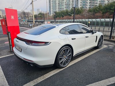 PORSCHE PANAMERA - 3