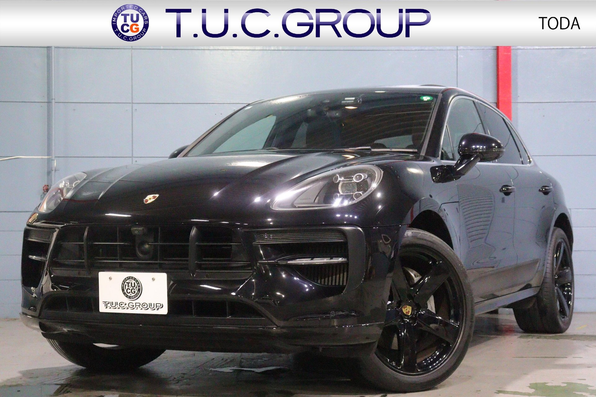PORSCHE MACAN - View 1
