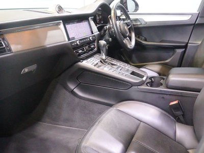 PORSCHE MACAN - 9