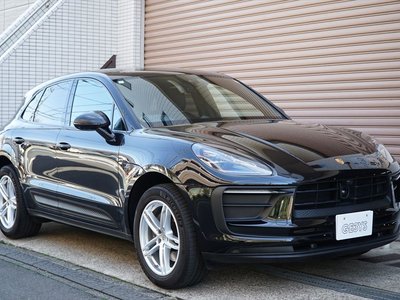 PORSCHE MACAN - 1