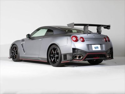 NISSAN GT-R - 2