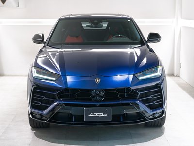 LAMBORGHINI URUS - 3