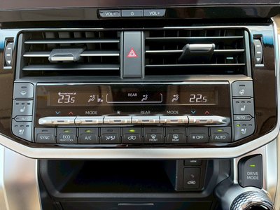 TOYOTA LAND CRUISER 300 - 8
