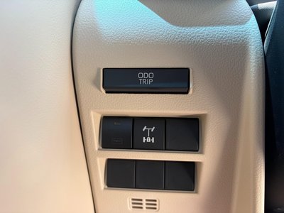 TOYOTA LAND CRUISER 300 - 6