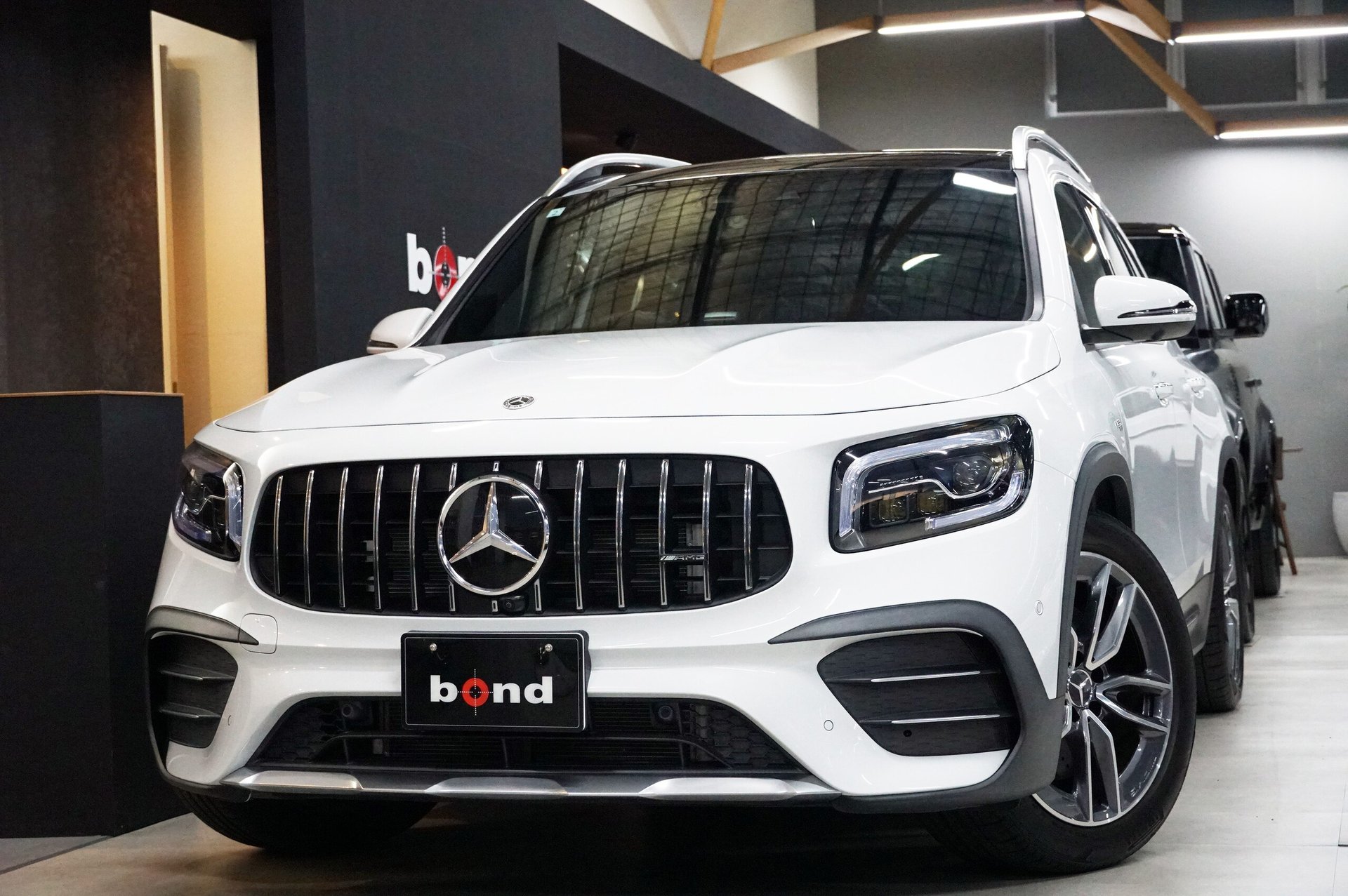 MERCEDES-BENZ GLB AMG - View 1