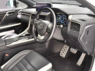 صورة 10 لـ 2022 Lexus RX